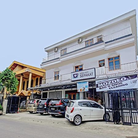 OYO 90224 Palembang Residence Bagian luar foto
