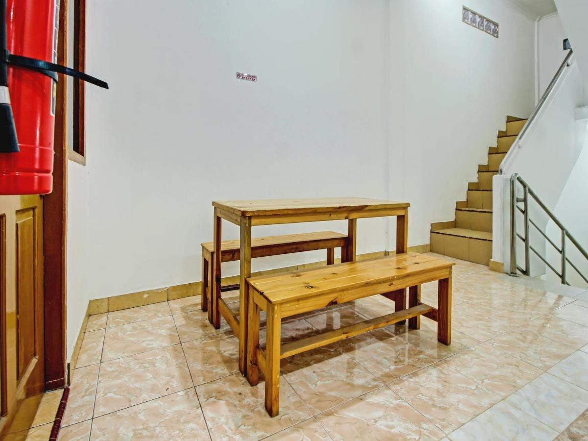 OYO 90224 Palembang Residence Bagian luar foto