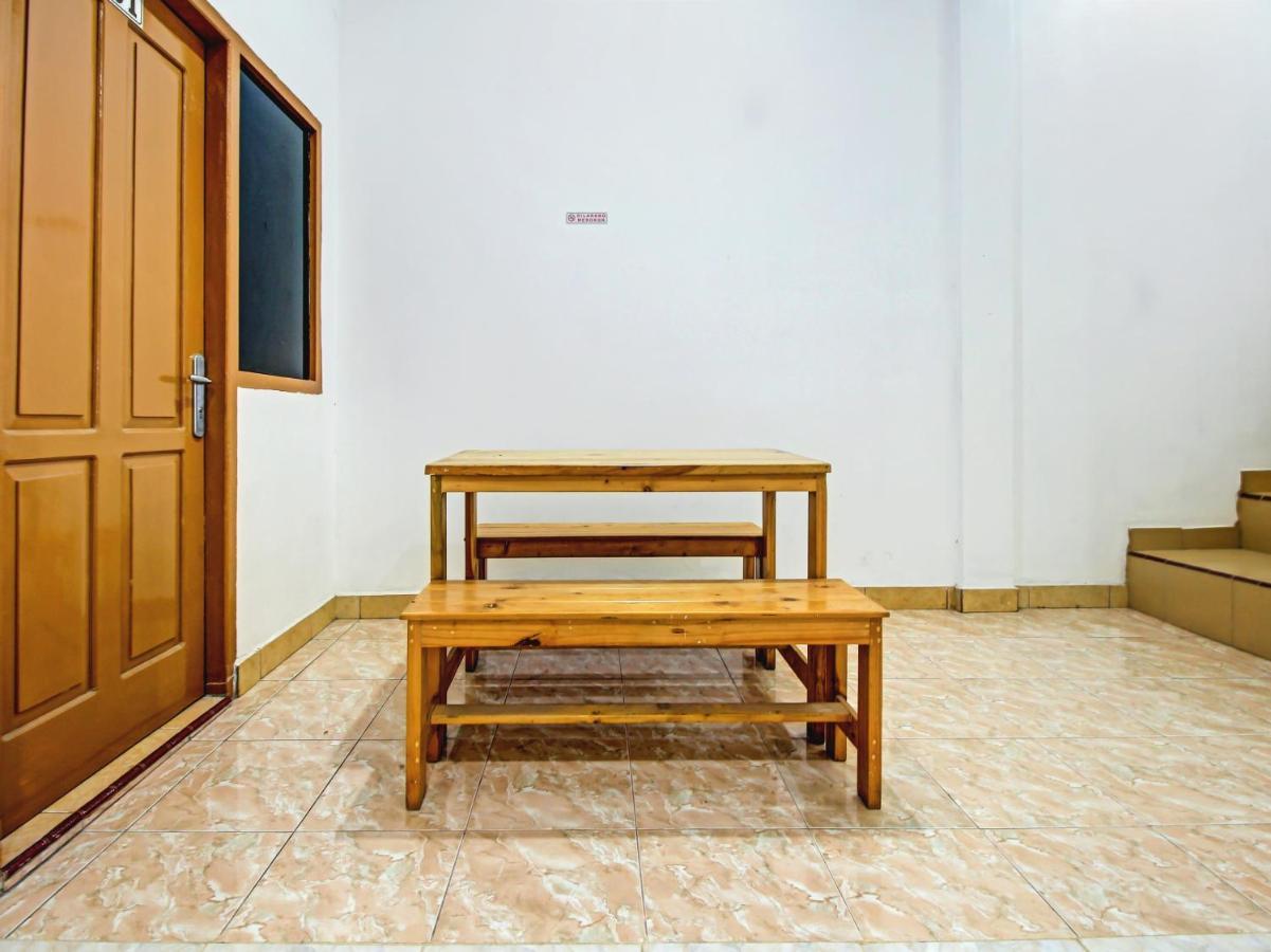 OYO 90224 Palembang Residence Bagian luar foto