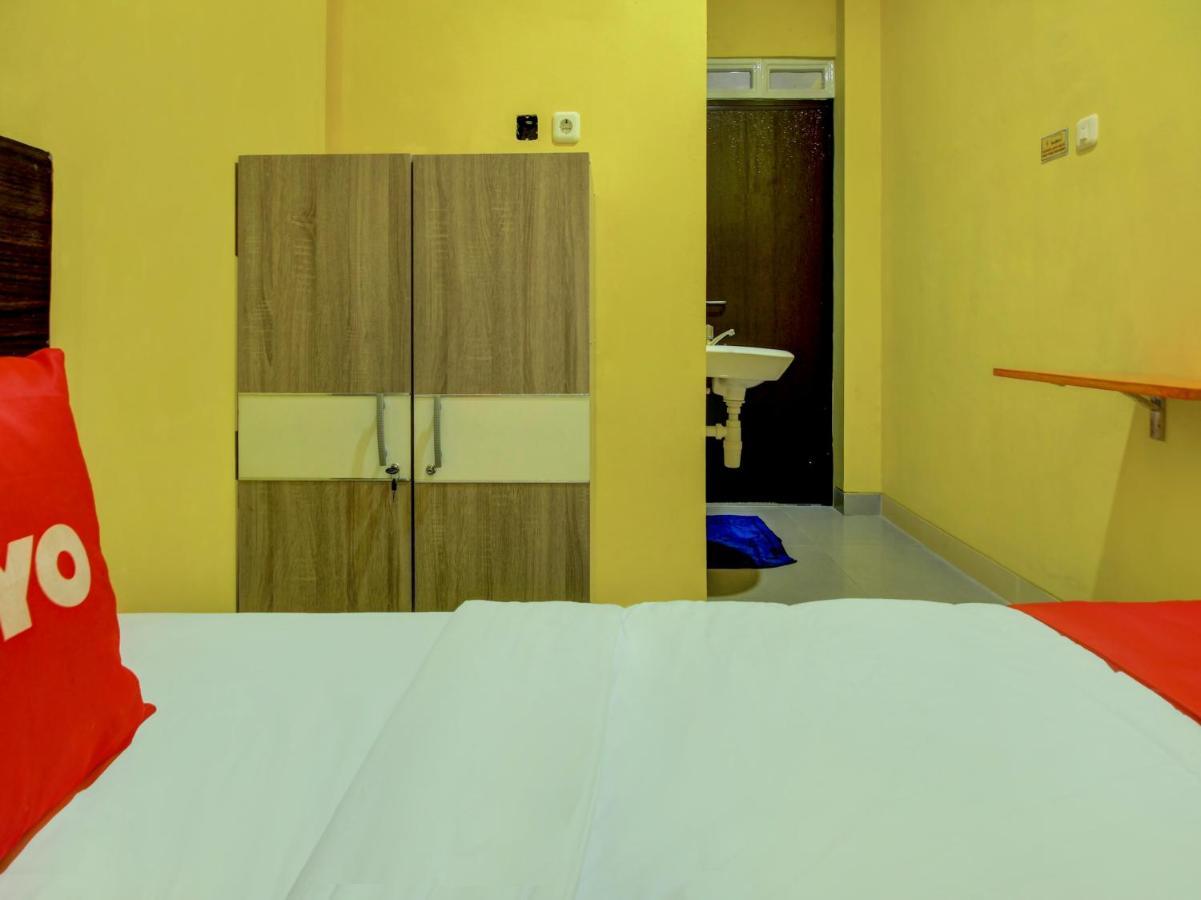 OYO 90224 Palembang Residence Bagian luar foto