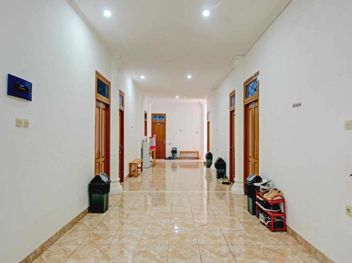 OYO 90224 Palembang Residence Bagian luar foto