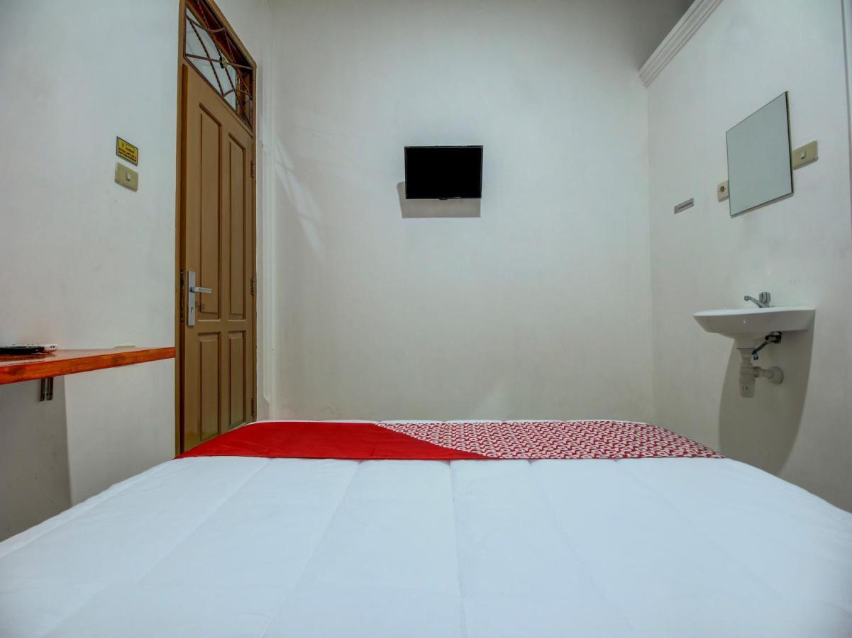 OYO 90224 Palembang Residence Bagian luar foto